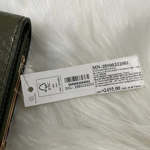 Accessorize London
Women's Faux Leather Clip
Frame Bella Wallet - olive | NWT - Picture 14 of 15